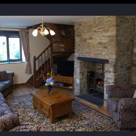 Hayloft Cottage Merton  外观 照片