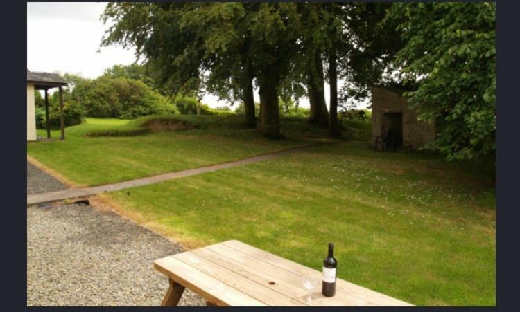 Hayloft Cottage Merton  外观 照片